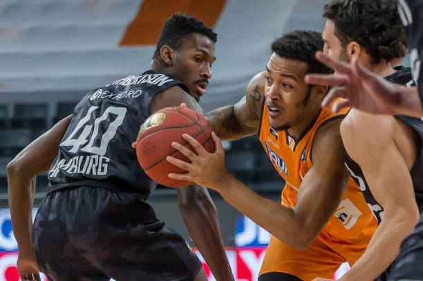 试图在主场 试图在主场