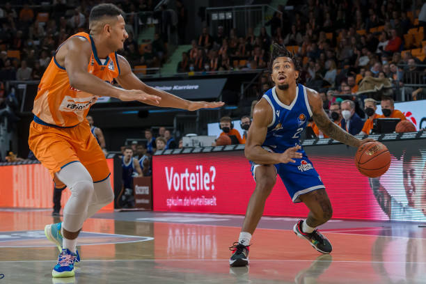 的球员之一 的球员之一