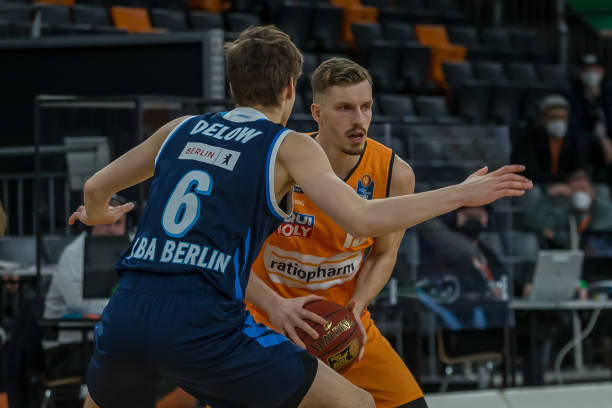 外援后腰不 外援后腰不