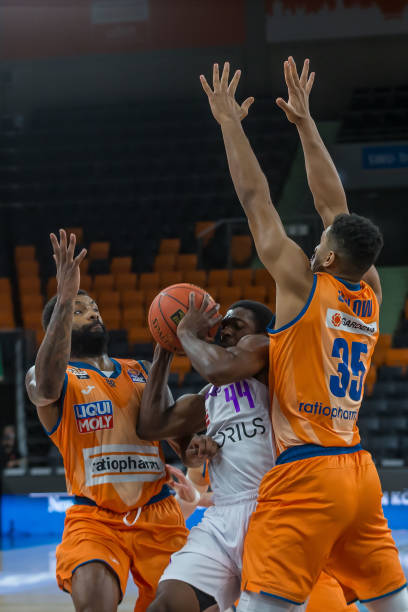 韩国男排以 韩国男排以